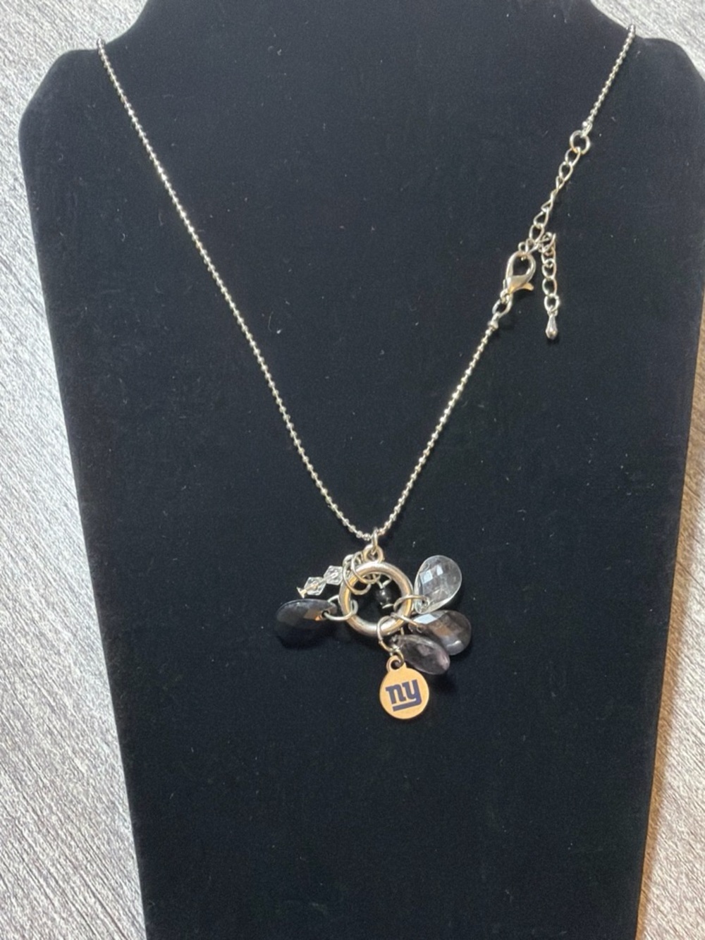 New York Giants Silver-Tone Charm Necklace with Black and Gray Beads